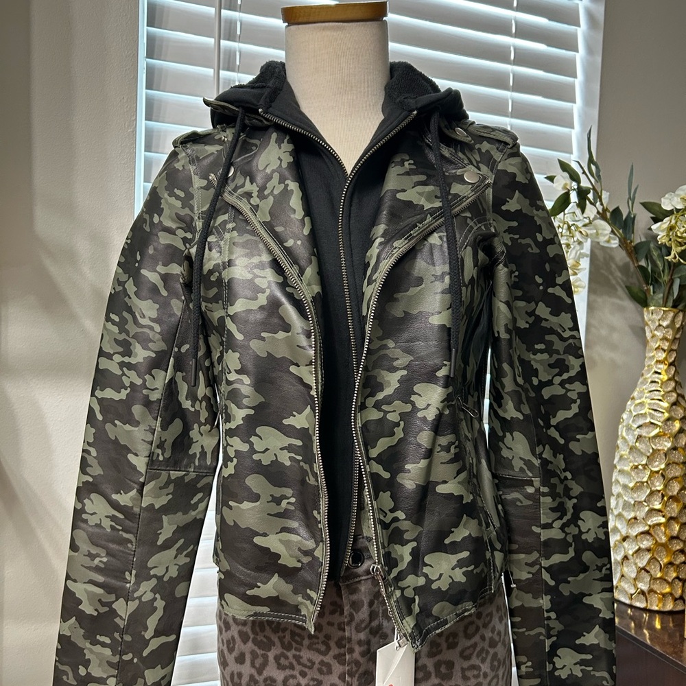 JKT NYC $485 Women's Short Camouflage Leather Jacket Detachable Hood Size M